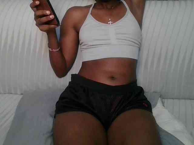 Brunnette-blonde webcam