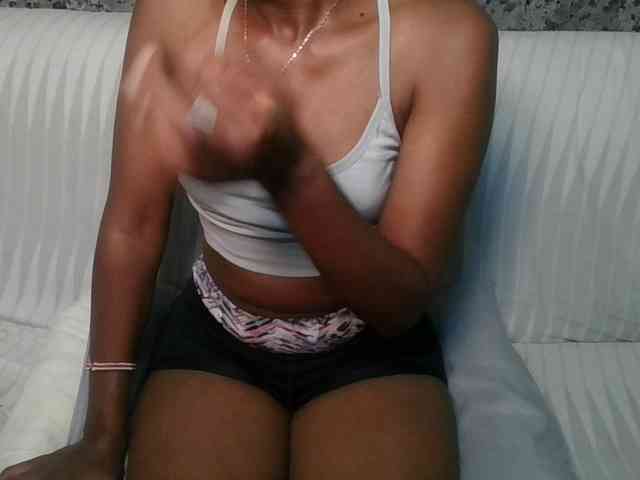 Brunnette-blonde webcam