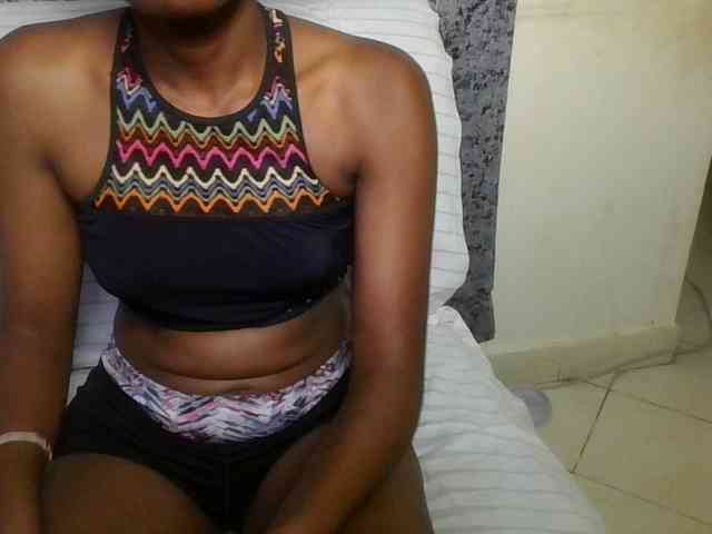 Brunnette-blonde webcam