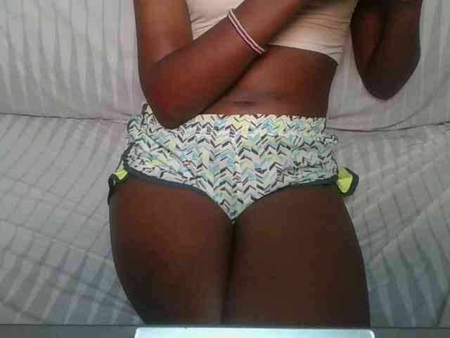 Brunnette-blonde webcam