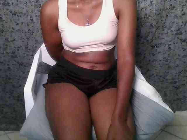 Brunnette-blonde webcam