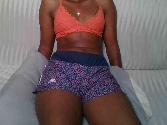 Brunnette-blonde webcam