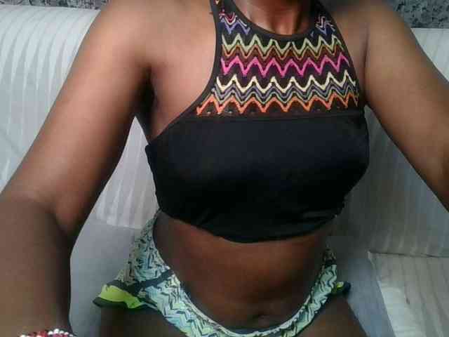 Brunnette-blonde webcam