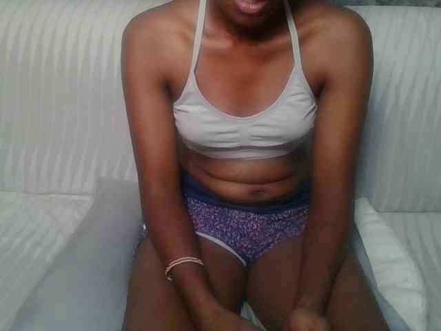 Brunnette-blonde webcam