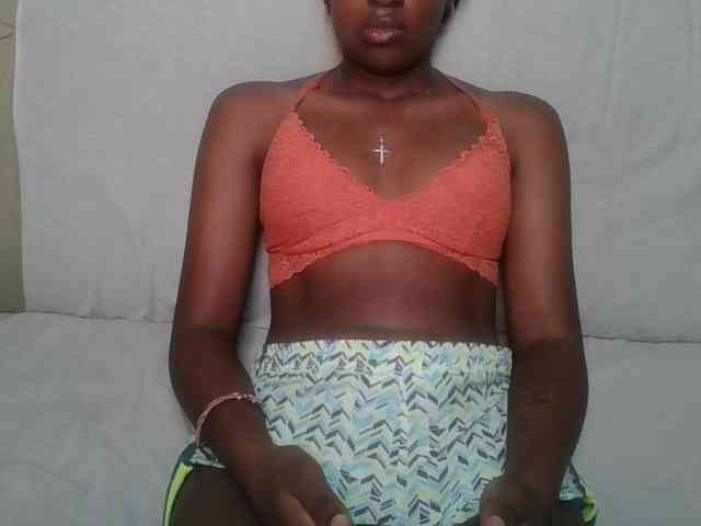 Brunnette-blonde webcam