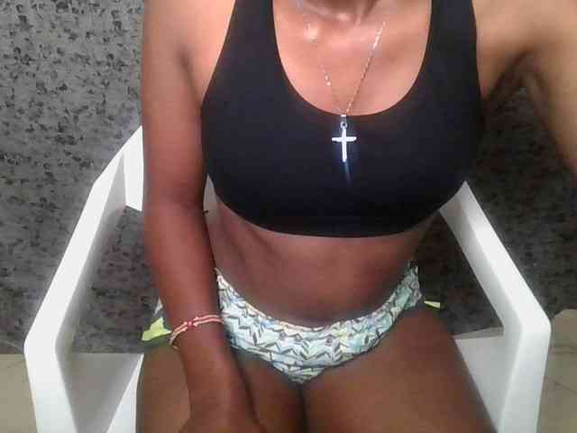 Brunnette-blonde webcam