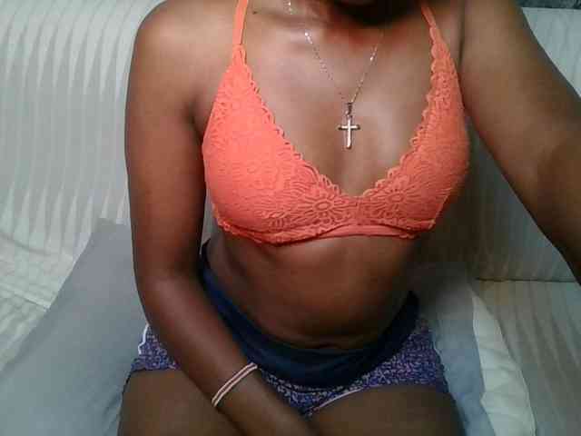 Brunnette-blonde webcam