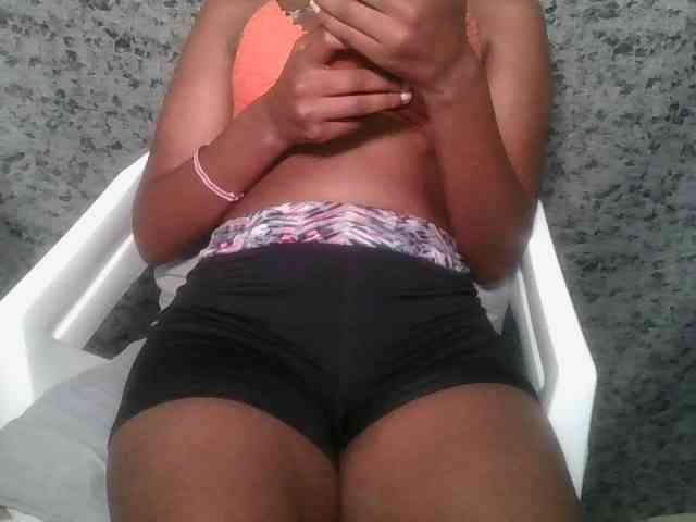 Brunnette-blonde webcam