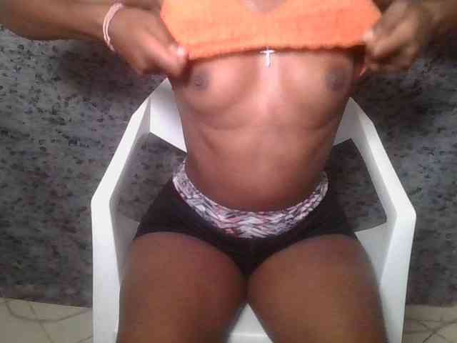 Brunnette-blonde webcam