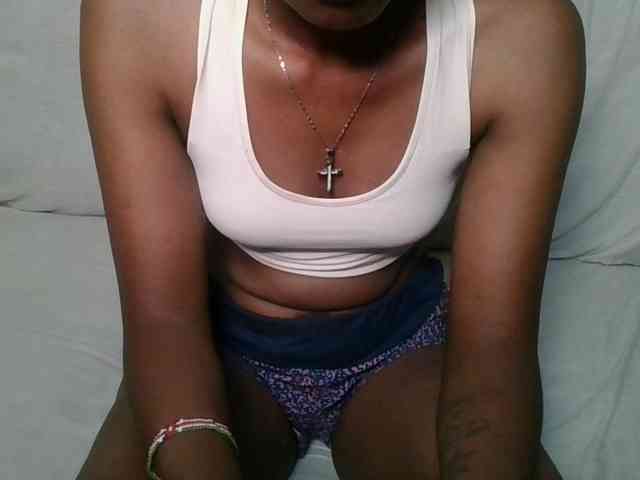 Brunnette-blonde webcam