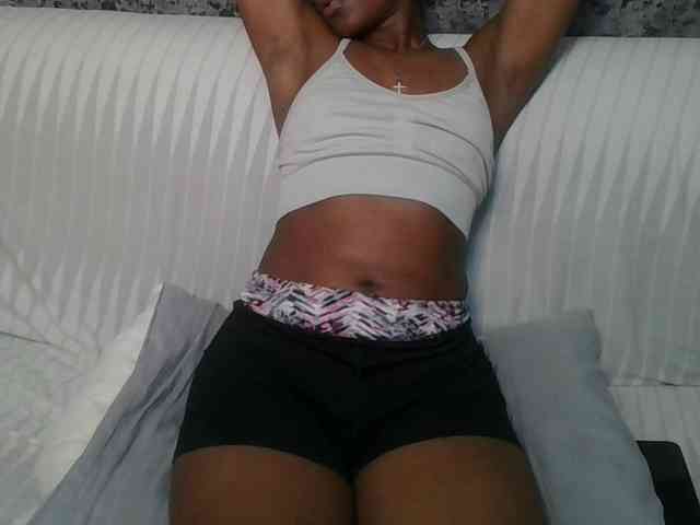 Brunnette-blonde webcam