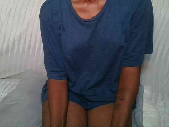 Brunnette-blonde webcam