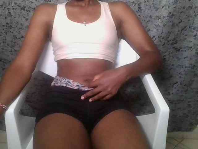 Brunnette-blonde webcam