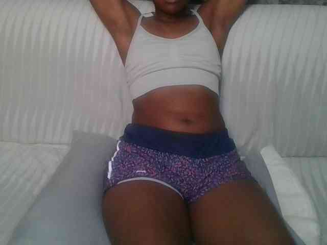 Brunnette-blonde webcam