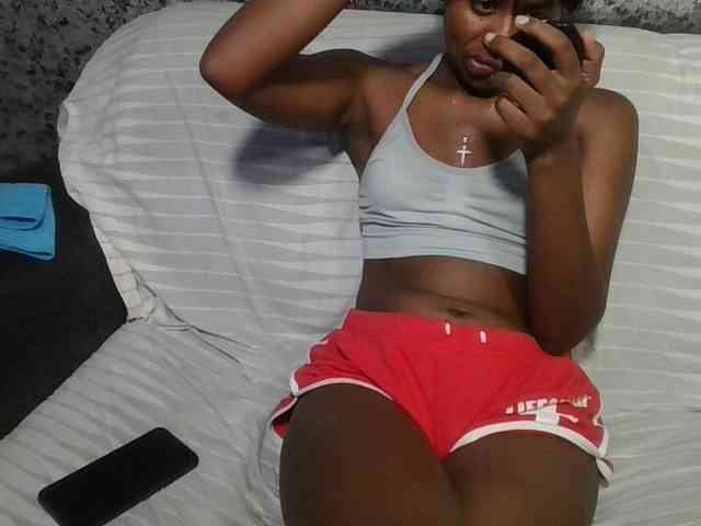 Brunnette-blonde webcam