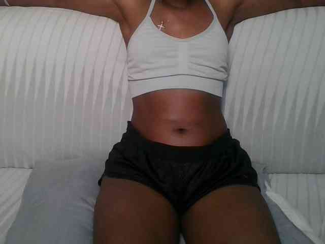 Brunnette-blonde webcam