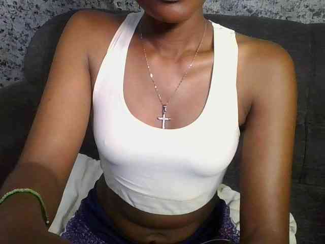 Brunnette-blonde webcam