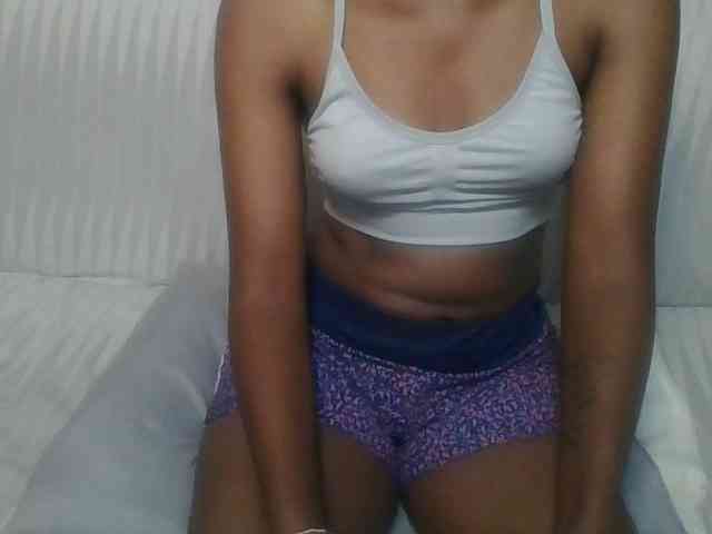 Brunnette-blonde webcam