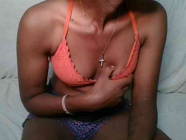 Brunnette-blonde webcam