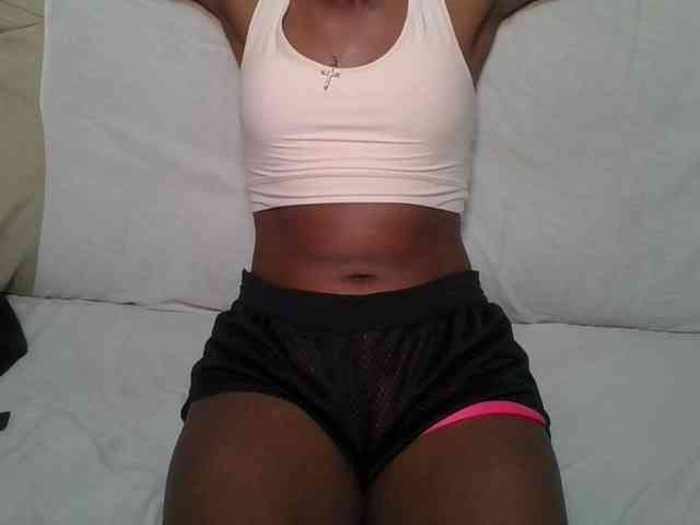 Brunnette-blonde webcam