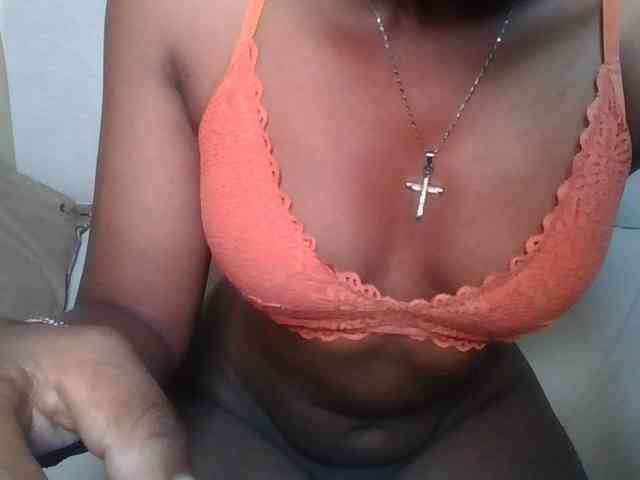 Brunnette-blonde webcam