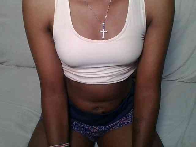 Brunnette-blonde webcam