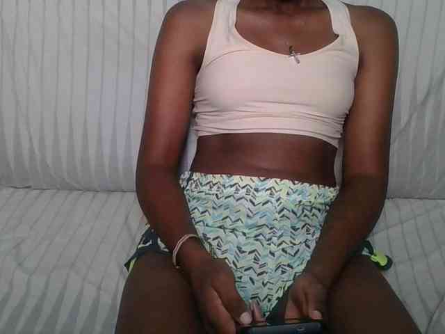 Brunnette-blonde webcam