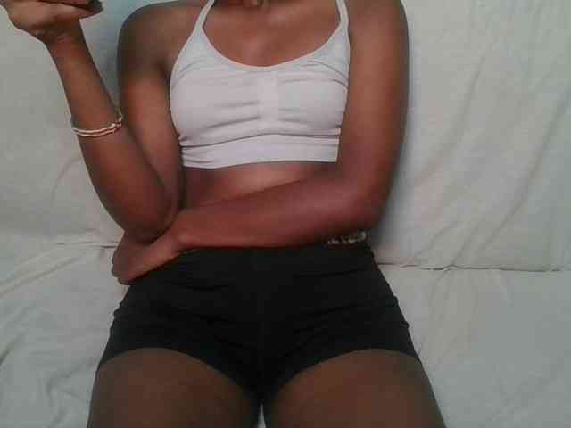 Brunnette-blonde webcam