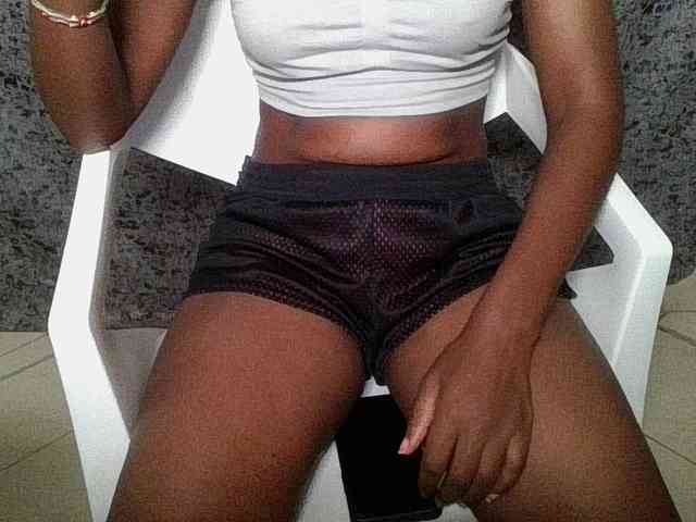 Brunnette-blonde webcam