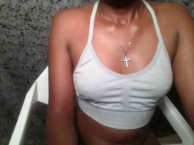 Brunnette-blonde webcam