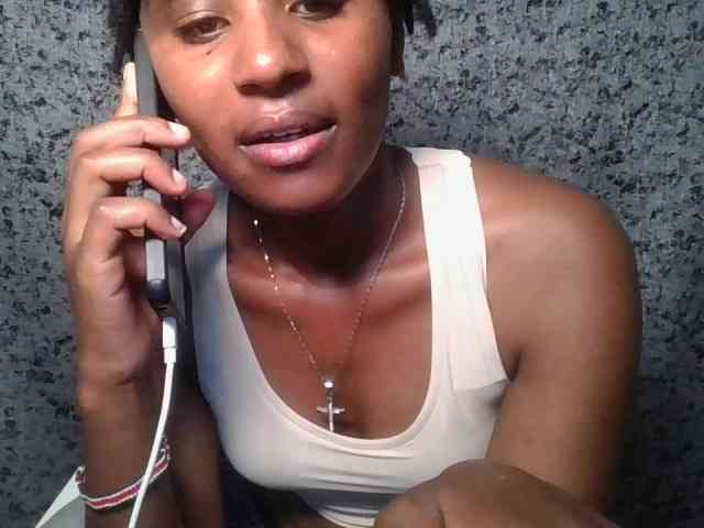 Brunnette-blonde webcam