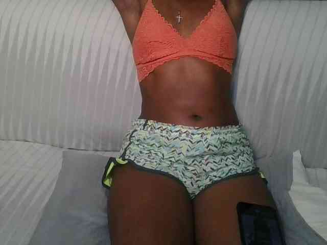 Brunnette-blonde webcam