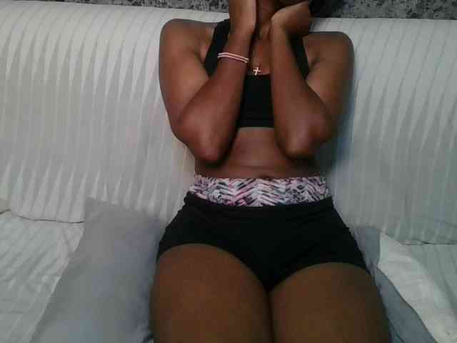 Brunnette-blonde webcam