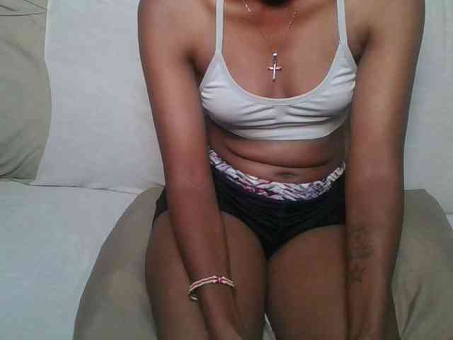 Brunnette-blonde webcam