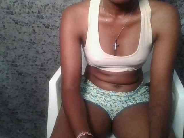 Brunnette-blonde webcam