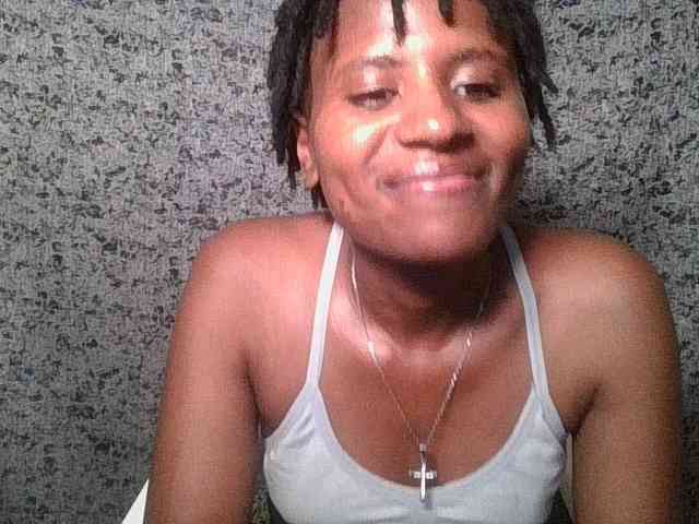 Brunnette-blonde webcam