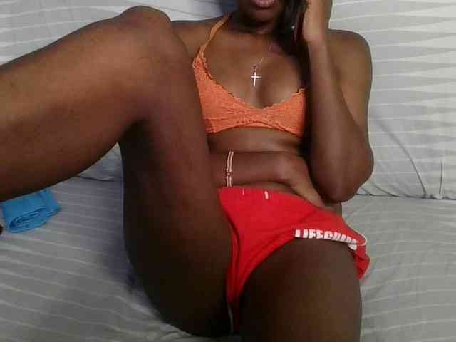 Brunnette-blonde webcam