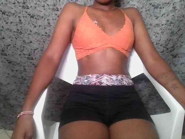 Brunnette-blonde webcam