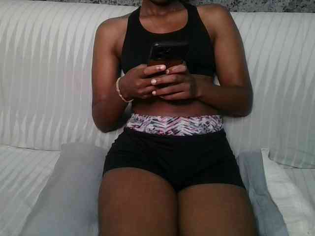 Brunnette-blonde webcam