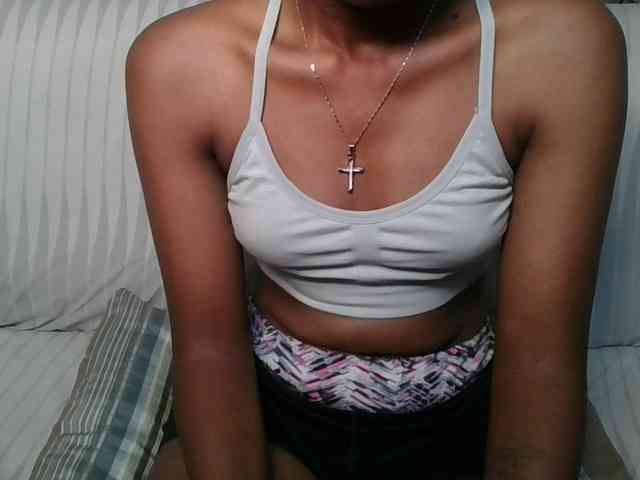 Brunnette-blonde webcam