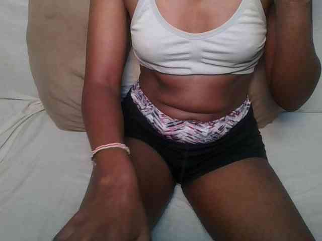 Brunnette-blonde webcam