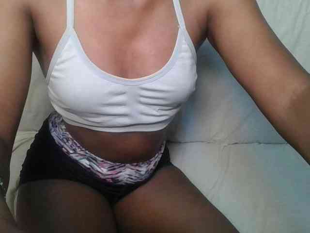 Brunnette-blonde webcam