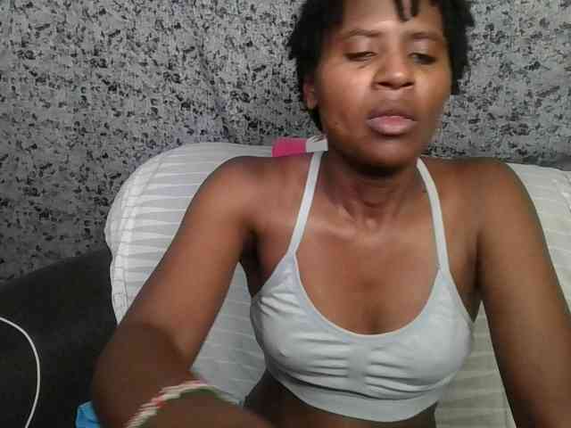 Brunnette-blonde webcam