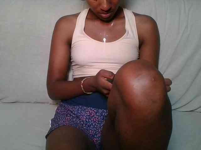 Brunnette-blonde webcam