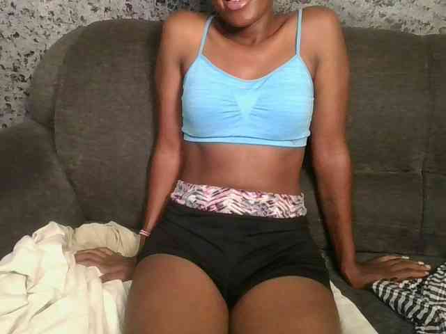 Brunnette-blonde webcam