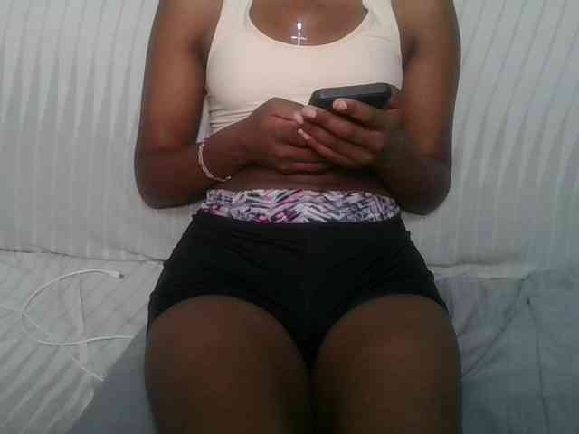 Brunnette-blonde webcam