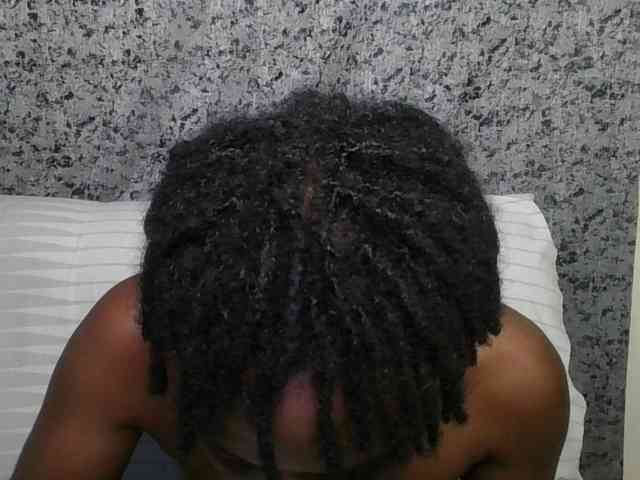 Brunnette-blonde webcam