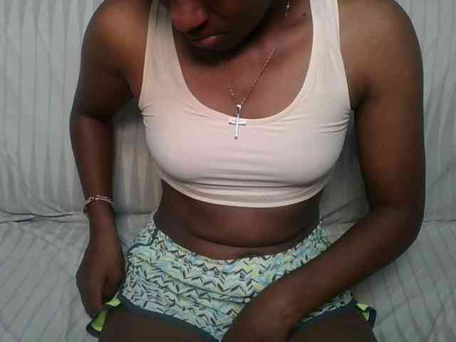 Brunnette-blonde webcam