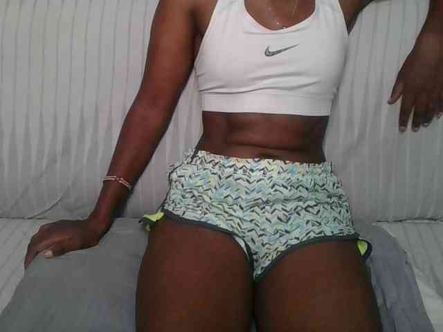 Brunnette-blonde webcam