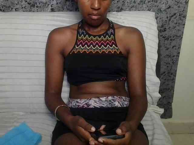 Brunnette-blonde webcam